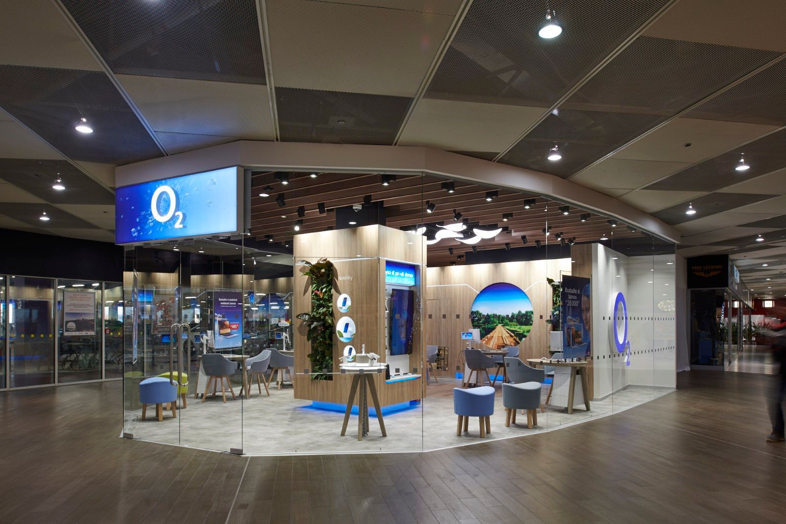 Die 50. Filiale des O2 Future Shops &ouml;ffnet ihre T&uuml;ren f&uuml;r Kunden