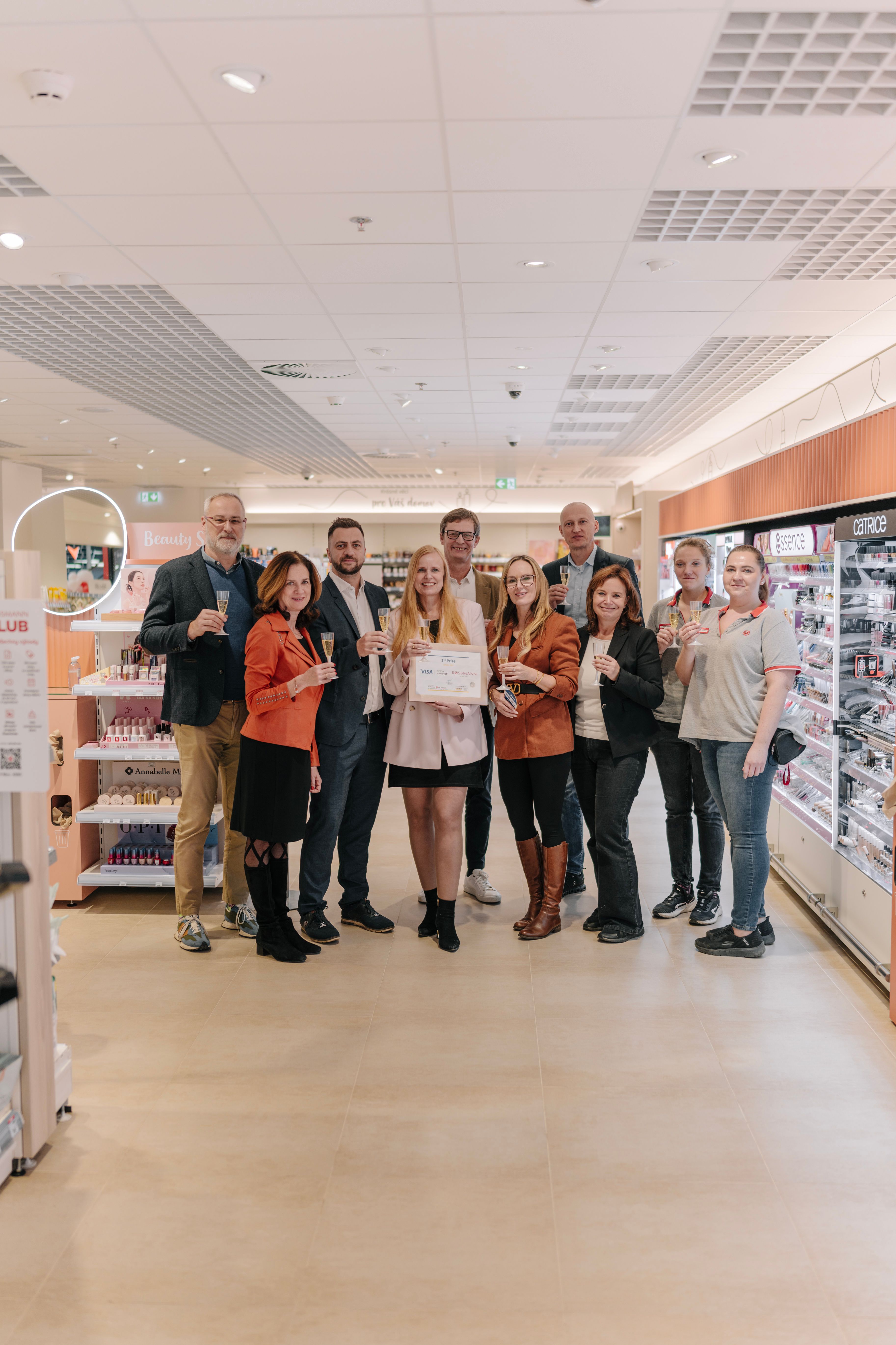 Zwycięzcą październikowej edycji konkursu Visa Czech Top Shop 2025 został sklep ROSSMANN Czech Repub
